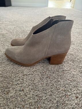 Jeffrey Campbell Kamet-2 taupe suede block heel ankle boot 7.5M